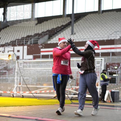 07.12.2025 - St. Pauli X-Mass-Run No. 15 Patografie http://msf.ph/oto/9367959 07.12.2025 11:03:23 Ziel 61, 64, 102, 109, 186, 853, 1850 meine-sportfotos.de