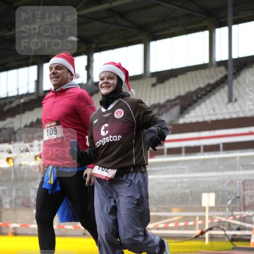 07.12.2025 - St. Pauli X-Mass-Run No. 15 Patografie http://msf.ph/oto/9367963 07.12.2025 11:03:24 Ziel 61, 64, 102, 109, 186, 853, 1850 meine-sportfotos.de