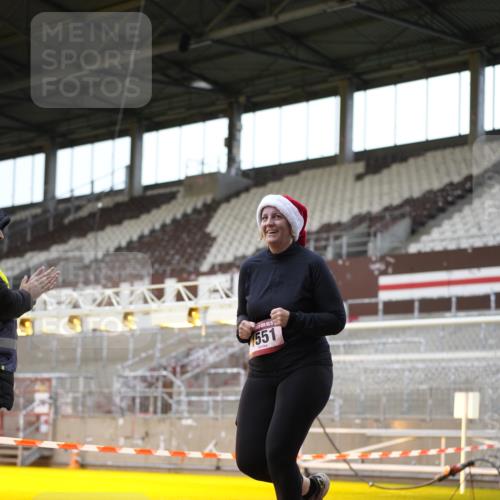 07.12.2025 - St. Pauli X-Mass-Run No. 15 Patografie http://msf.ph/oto/9367965 07.12.2025 11:03:33 Ziel 102, 109, 297, 505, 514, 1551 meine-sportfotos.de