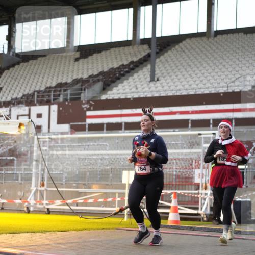 07.12.2025 - St. Pauli X-Mass-Run No. 15 Patografie http://msf.ph/oto/9367982 07.12.2025 11:04:03 Ziel 215, 216, 222, 432, 734, 764, 1200, 1252, 1254, 1401, 1695, 1854, 1856 meine-sportfotos.de