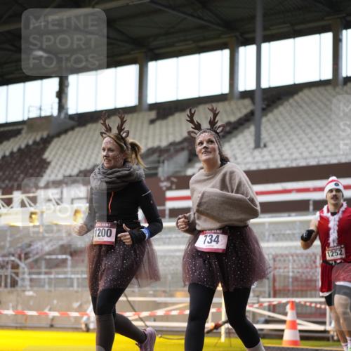 07.12.2025 - St. Pauli X-Mass-Run No. 15 Patografie http://msf.ph/oto/9367988 07.12.2025 11:04:06 Ziel 215, 216, 222, 432, 734, 764, 1200, 1252, 1254, 1401, 1695, 1854, 1856 meine-sportfotos.de