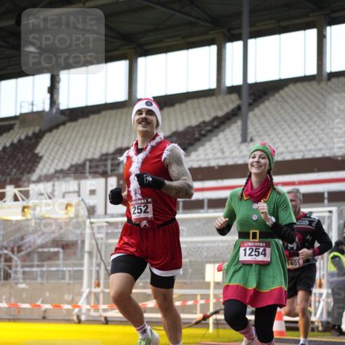 07.12.2025 - St. Pauli X-Mass-Run No. 15 Patografie http://msf.ph/oto/9367989 07.12.2025 11:04:07 Ziel 215, 216, 222, 305, 432, 734, 764, 1200, 1252, 1254, 1401, 1695, 1854, 1856 meine-sportfotos.de