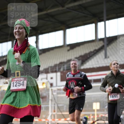 07.12.2025 - St. Pauli X-Mass-Run No. 15 Patografie http://msf.ph/oto/9367992 07.12.2025 11:04:08 Ziel 126, 215, 216, 222, 285, 305, 432, 734, 764, 1200, 1252, 1254, 1401, 1695, 1854, 1856 meine-sportfotos.de