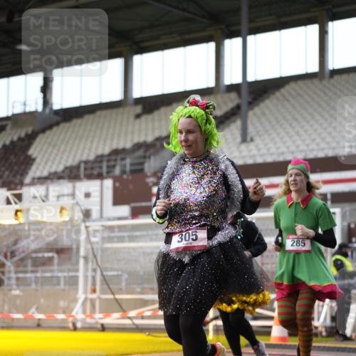 07.12.2025 - St. Pauli X-Mass-Run No. 15 Patografie http://msf.ph/oto/9367995 07.12.2025 11:04:12 Ziel 126, 215, 216, 285, 305, 432, 734, 740, 764, 1200, 1252, 1254, 1401, 1695, 1766, 1769, 1852, 1854, 1856 meine-sportfotos.de