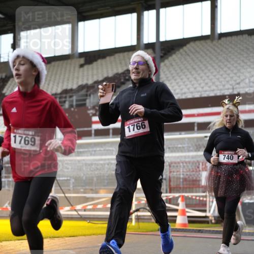 07.12.2025 - St. Pauli X-Mass-Run No. 15 Patografie http://msf.ph/oto/9368002 07.12.2025 11:04:15 Ziel 126, 215, 216, 285, 305, 700, 702, 734, 740, 764, 1200, 1252, 1254, 1401, 1695, 1766, 1769, 1852, 1854, 1856 meine-sportfotos.de