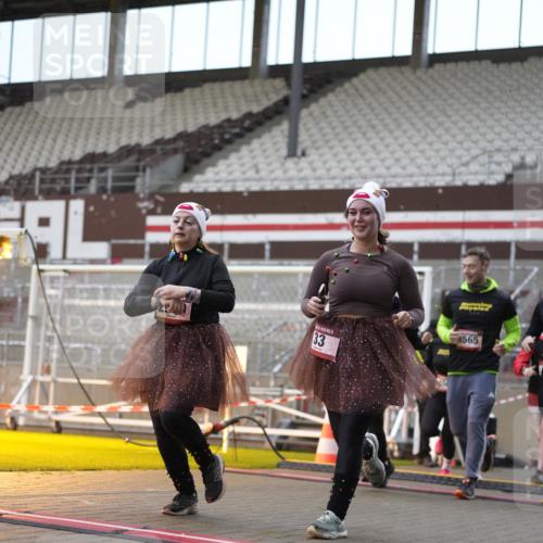 07.12.2025 - St. Pauli X-Mass-Run No. 15 Patografie http://msf.ph/oto/9368013 07.12.2025 11:04:39 Ziel 33, 361, 395, 1643, 2791, 2919, 3719, 4561, 4563, 4565, 4566, 4567, 4568, 4569, 4570, 4571, 4573, 4576, 4577, 4578 meine-sportfotos.de