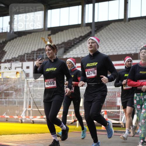 07.12.2025 - St. Pauli X-Mass-Run No. 15 Patografie http://msf.ph/oto/9368020 07.12.2025 11:04:42 Ziel 33, 361, 395, 1643, 2791, 2919, 3719, 4561, 4562, 4563, 4565, 4566, 4567, 4568, 4569, 4570, 4571, 4572, 4573, 4575, 4576, 4577, 4578 meine-sportfotos.de