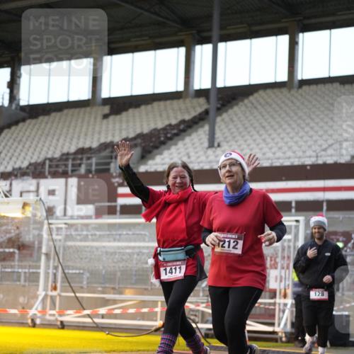 07.12.2025 - St. Pauli X-Mass-Run No. 15 Patografie http://msf.ph/oto/9368032 07.12.2025 11:04:48 Ziel 33, 117, 128, 1212, 1411, 2791, 2919, 3719, 4561, 4562, 4563, 4565, 4566, 4567, 4568, 4569, 4570, 4571, 4572, 4573, 4575, 4576, 4577, 4578 meine-sportfotos.de