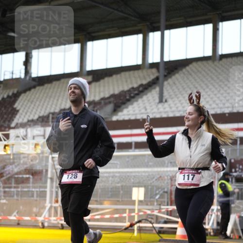 07.12.2025 - St. Pauli X-Mass-Run No. 15 Patografie http://msf.ph/oto/9368036 07.12.2025 11:04:51 Ziel 33, 117, 128, 1212, 1411, 2919, 4561, 4562, 4563, 4565, 4566, 4567, 4568, 4569, 4570, 4571, 4572, 4573, 4575, 4576, 4577, 4578 meine-sportfotos.de