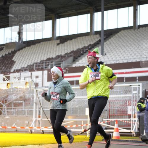 07.12.2025 - St. Pauli X-Mass-Run No. 15 Patografie http://msf.ph/oto/9368054 07.12.2025 11:05:30 Ziel 199, 434, 831, 1046, 1049, 1311, 1600, 1840, 1841, 2006, 2884 meine-sportfotos.de