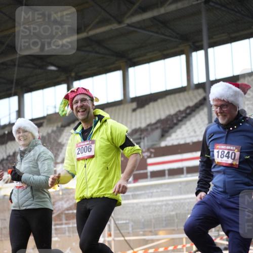 07.12.2025 - St. Pauli X-Mass-Run No. 15 Patografie http://msf.ph/oto/9368056 07.12.2025 11:05:30 Ziel 199, 434, 831, 1046, 1049, 1311, 1600, 1840, 1841, 2006, 2884 meine-sportfotos.de
