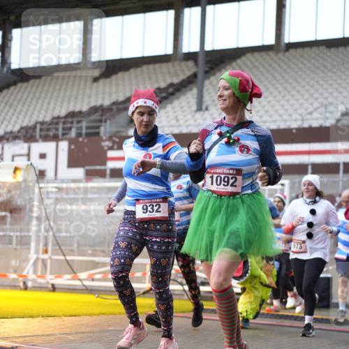 07.12.2025 - St. Pauli X-Mass-Run No. 15 Patografie http://msf.ph/oto/9368068 07.12.2025 11:05:42 Ziel 199, 831, 924, 925, 927, 929, 932, 973, 1046, 1049, 1092, 1196, 1208, 1428, 1432, 1840, 1841, 2006, 2254, 2884, 3272, 3278 meine-sportfotos.de