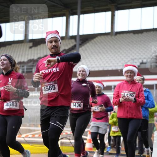 07.12.2025 - St. Pauli X-Mass-Run No. 15 Patografie http://msf.ph/oto/9368093 07.12.2025 11:06:00 Ziel 92, 298, 300, 402, 403, 556, 659, 693, 854, 858, 878, 920, 944, 1024, 1025, 1223, 1229, 1287, 1429, 1430, 1608, 1648, 2243, 2245, 4579, 4581, 4583, 4585, 4587 meine-sportfotos.de