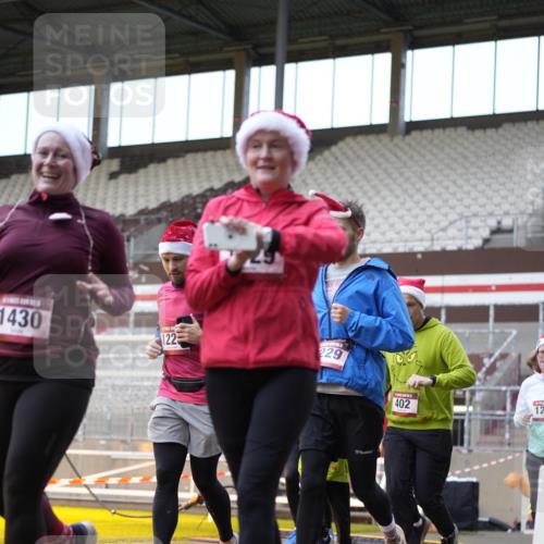 07.12.2025 - St. Pauli X-Mass-Run No. 15 Patografie http://msf.ph/oto/9368095 07.12.2025 11:06:00 Ziel 92, 298, 300, 402, 403, 556, 659, 693, 854, 858, 878, 920, 944, 1024, 1025, 1223, 1229, 1287, 1429, 1430, 1608, 1648, 2243, 2245, 4579, 4581, 4583, 4585, 4587 meine-sportfotos.de
