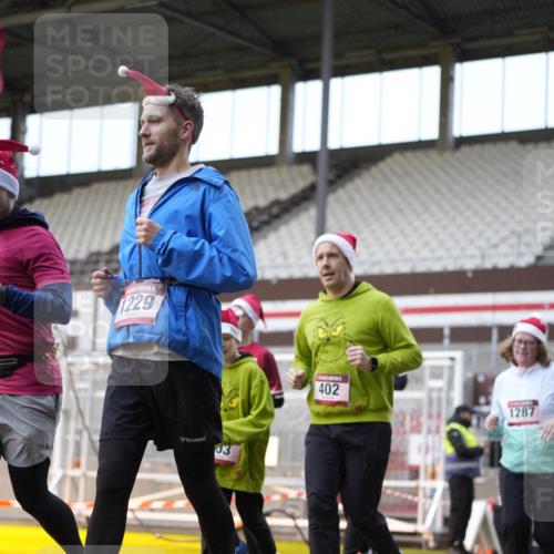 07.12.2025 - St. Pauli X-Mass-Run No. 15 Patografie http://msf.ph/oto/9368096 07.12.2025 11:06:01 Ziel 92, 298, 300, 402, 403, 556, 659, 693, 854, 858, 878, 920, 944, 1024, 1025, 1223, 1229, 1287, 1429, 1430, 1608, 1648, 2243, 2245, 4579, 4581, 4583, 4585, 4587 meine-sportfotos.de