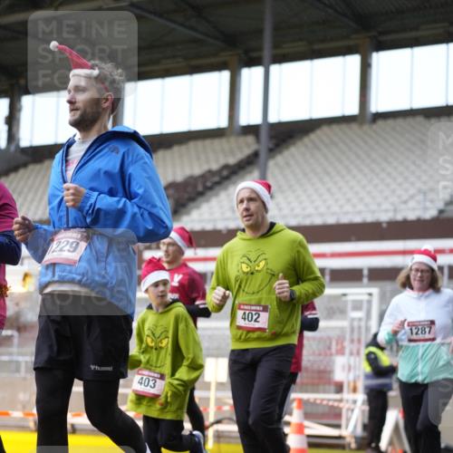 07.12.2025 - St. Pauli X-Mass-Run No. 15 Patografie http://msf.ph/oto/9368097 07.12.2025 11:06:01 Ziel 92, 298, 300, 402, 403, 556, 659, 693, 854, 858, 878, 920, 944, 1024, 1025, 1223, 1229, 1287, 1429, 1430, 1608, 1648, 2243, 2245, 4579, 4581, 4583, 4585, 4587 meine-sportfotos.de
