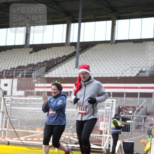 07.12.2025 - St. Pauli X-Mass-Run No. 15 Patografie http://msf.ph/oto/9368112 07.12.2025 11:06:18 Ziel 204, 414, 474, 486, 556, 1403, 1440, 1442 meine-sportfotos.de