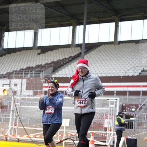 07.12.2025 - St. Pauli X-Mass-Run No. 15 Patografie http://msf.ph/oto/9368113 07.12.2025 11:06:18 Ziel 204, 414, 474, 486, 556, 1403, 1440, 1442 meine-sportfotos.de
