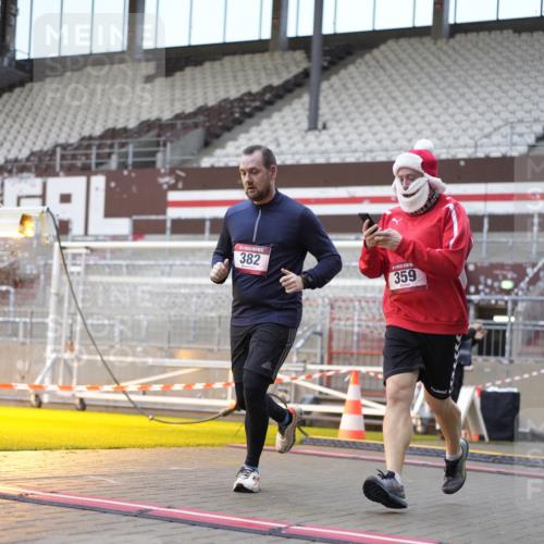 07.12.2025 - St. Pauli X-Mass-Run No. 15 Patografie http://msf.ph/oto/9368124 07.12.2025 11:06:32 Ziel 359, 382, 565, 1285, 1286, 1440, 1442, 1556, 1564, 4582, 4588 meine-sportfotos.de