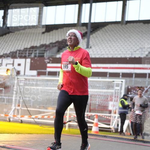 07.12.2025 - St. Pauli X-Mass-Run No. 15 Patografie http://msf.ph/oto/9368134 07.12.2025 11:06:43 Ziel 359, 382, 565, 595, 1285, 1286, 1462, 1469, 1708, 4582, 4588 meine-sportfotos.de