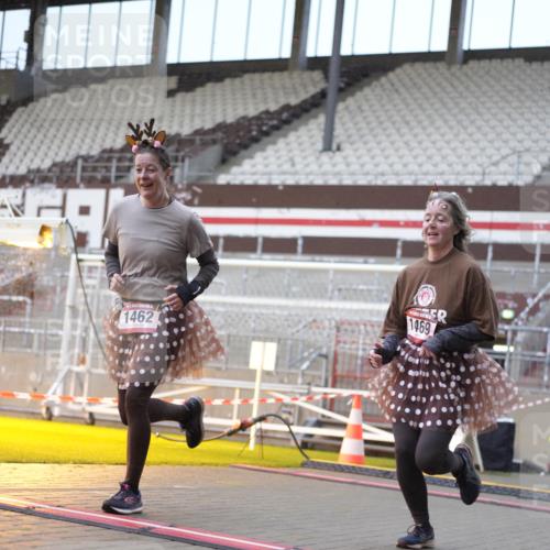 07.12.2025 - St. Pauli X-Mass-Run No. 15 Patografie http://msf.ph/oto/9368136 07.12.2025 11:06:46 Ziel 359, 382, 565, 595, 1462, 1469, 1708, 4582, 4588 meine-sportfotos.de