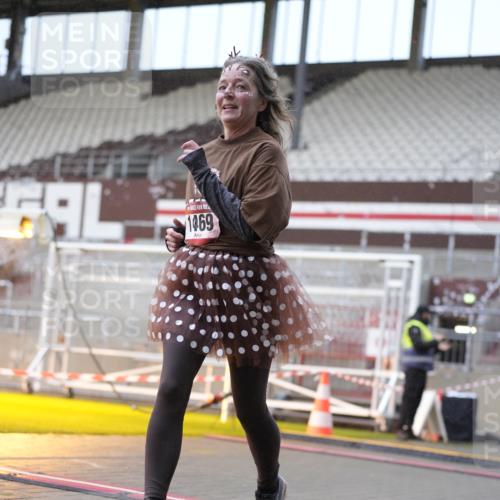 07.12.2025 - St. Pauli X-Mass-Run No. 15 Patografie http://msf.ph/oto/9368137 07.12.2025 11:06:46 Ziel 359, 382, 565, 595, 1462, 1469, 1708, 4582, 4588 meine-sportfotos.de