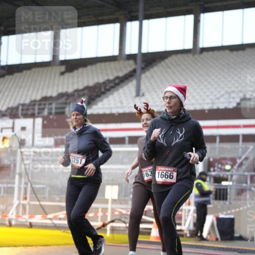 07.12.2025 - St. Pauli X-Mass-Run No. 15 Patografie http://msf.ph/oto/9368141 07.12.2025 11:06:55 Ziel 595, 1462, 1469, 1634, 1666, 1751, 1861 meine-sportfotos.de
