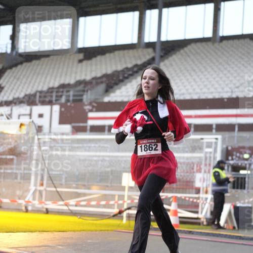 07.12.2025 - St. Pauli X-Mass-Run No. 15 Patografie http://msf.ph/oto/9368145 07.12.2025 11:07:02 Ziel 281, 596, 688, 1634, 1666, 1751, 1861, 1862 meine-sportfotos.de