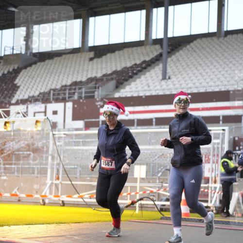 07.12.2025 - St. Pauli X-Mass-Run No. 15 Patografie http://msf.ph/oto/9368154 07.12.2025 11:07:08 Ziel 281, 342, 344, 596, 688, 1585, 1587, 1634, 1666, 1751, 1861, 1862 meine-sportfotos.de
