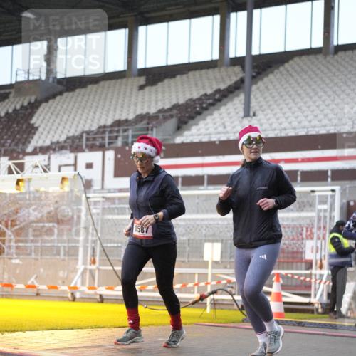 07.12.2025 - St. Pauli X-Mass-Run No. 15 Patografie http://msf.ph/oto/9368155 07.12.2025 11:07:08 Ziel 281, 342, 344, 596, 688, 1585, 1587, 1634, 1666, 1751, 1861, 1862 meine-sportfotos.de
