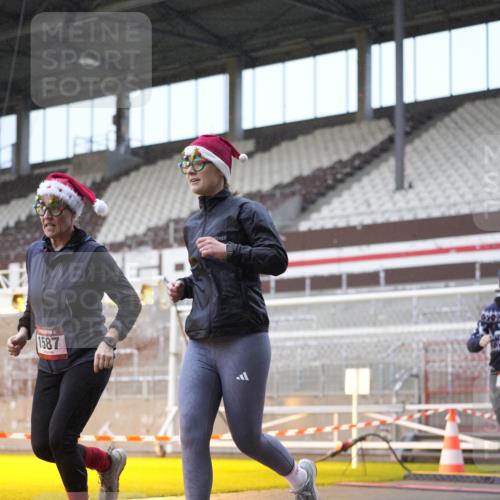 07.12.2025 - St. Pauli X-Mass-Run No. 15 Patografie http://msf.ph/oto/9368156 07.12.2025 11:07:09 Ziel 281, 342, 344, 591, 596, 603, 622, 688, 1585, 1587, 1634, 1666, 1751, 1861, 1862 meine-sportfotos.de