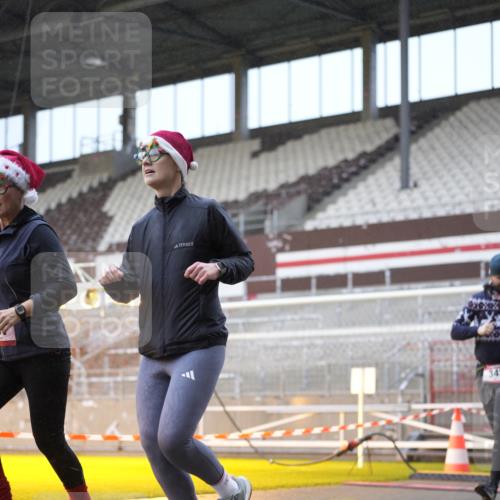 07.12.2025 - St. Pauli X-Mass-Run No. 15 Patografie http://msf.ph/oto/9368157 07.12.2025 11:07:09 Ziel 281, 342, 344, 591, 596, 603, 622, 688, 1585, 1587, 1634, 1666, 1751, 1861, 1862 meine-sportfotos.de