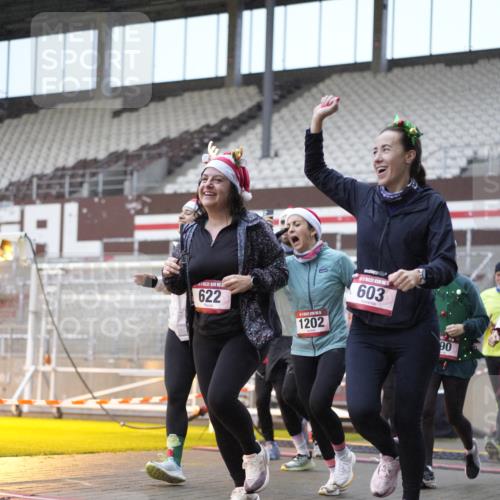 07.12.2025 - St. Pauli X-Mass-Run No. 15 Patografie http://msf.ph/oto/9368163 07.12.2025 11:07:15 Ziel 281, 342, 344, 476, 490, 591, 596, 603, 621, 622, 673, 688, 781, 1202, 1206, 1233, 1585, 1587, 1862, 2403, 5008 meine-sportfotos.de