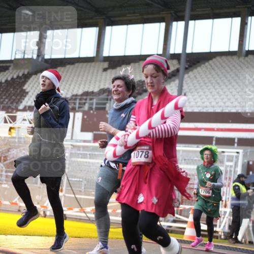 07.12.2025 - St. Pauli X-Mass-Run No. 15 Patografie http://msf.ph/oto/9368235 07.12.2025 11:08:13 Ziel 100, 396, 446, 629, 635, 758, 1078, 1170, 1559, 1560, 1596, 1706 meine-sportfotos.de
