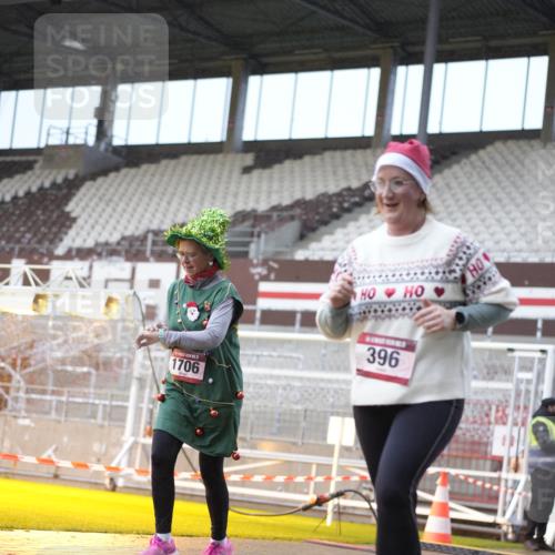 07.12.2025 - St. Pauli X-Mass-Run No. 15 Patografie http://msf.ph/oto/9368237 07.12.2025 11:08:15 Ziel 100, 396, 446, 758, 784, 1078, 1170, 1559, 1560, 1596, 1706 meine-sportfotos.de