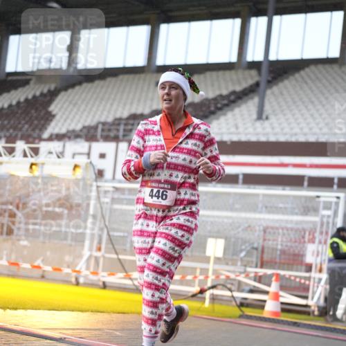 07.12.2025 - St. Pauli X-Mass-Run No. 15 Patografie http://msf.ph/oto/9368240 07.12.2025 11:08:17 Ziel 100, 152, 155, 166, 396, 446, 758, 784, 1078, 1170, 1184, 1559, 1560, 1596, 1706 meine-sportfotos.de