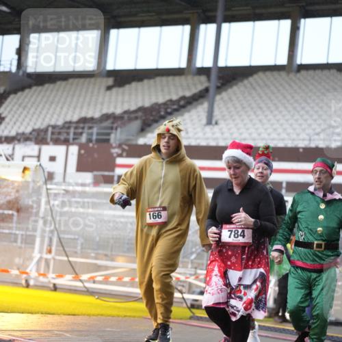 07.12.2025 - St. Pauli X-Mass-Run No. 15 Patografie http://msf.ph/oto/9368242 07.12.2025 11:08:21 Ziel 100, 152, 155, 166, 396, 446, 758, 784, 1078, 1170, 1184, 1424, 1491, 1559, 1560, 1625, 1706, 2259, 4584, 4819, 4830 meine-sportfotos.de