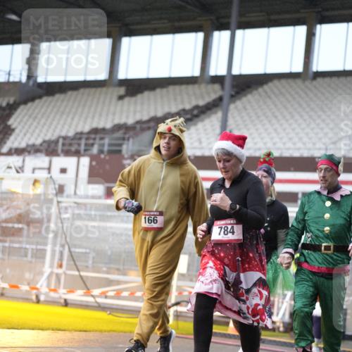 07.12.2025 - St. Pauli X-Mass-Run No. 15 Patografie http://msf.ph/oto/9368243 07.12.2025 11:08:21 Ziel 100, 152, 155, 166, 396, 446, 758, 784, 1078, 1170, 1184, 1424, 1491, 1559, 1560, 1625, 1706, 2259, 4584, 4819, 4830 meine-sportfotos.de