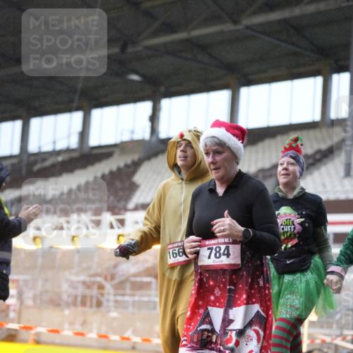 07.12.2025 - St. Pauli X-Mass-Run No. 15 Patografie http://msf.ph/oto/9368245 07.12.2025 11:08:21 Ziel 100, 152, 155, 166, 396, 446, 758, 784, 1078, 1170, 1184, 1424, 1491, 1559, 1560, 1625, 1706, 2259, 4584, 4819, 4830 meine-sportfotos.de