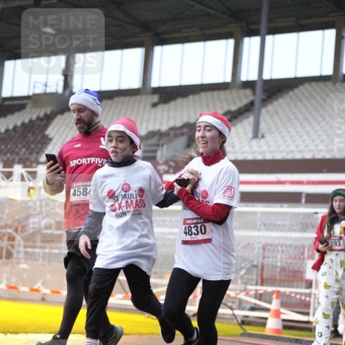 07.12.2025 - St. Pauli X-Mass-Run No. 15 Patografie http://msf.ph/oto/9368258 07.12.2025 11:08:26 Ziel 152, 155, 166, 396, 446, 758, 784, 1078, 1170, 1184, 1424, 1491, 1625, 1706, 2259, 2893, 4584, 4819, 4830 meine-sportfotos.de