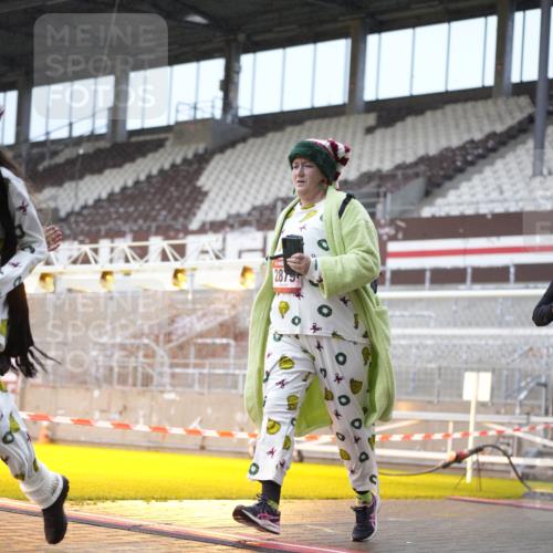 07.12.2025 - St. Pauli X-Mass-Run No. 15 Patografie http://msf.ph/oto/9368270 07.12.2025 11:08:48 Ziel 335, 338, 341, 1412, xxxx, 1464, 1502, 1511, 2070, 2879, 2898, 4471 meine-sportfotos.de