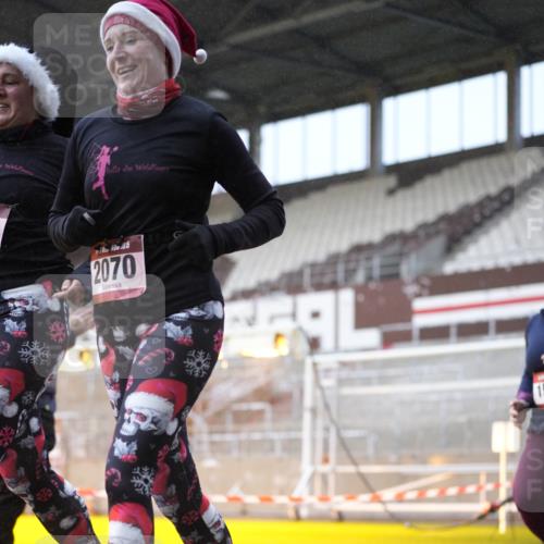 07.12.2025 - St. Pauli X-Mass-Run No. 15 Patografie http://msf.ph/oto/9368275 07.12.2025 11:08:49 Ziel 335, 338, 341, 619, 1205, 1211, 1412, xxxx, 1464, 1502, 1511, 2070, 2879, 2898, 4471 meine-sportfotos.de
