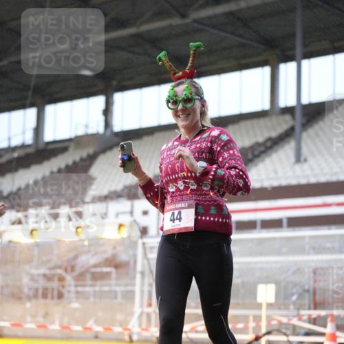 07.12.2025 - St. Pauli X-Mass-Run No. 15 Patografie http://msf.ph/oto/9368294 07.12.2025 11:09:09 Ziel 44, 51, 495, 496, 558, 619, 1110, 1136, 1138, 1140, 1205, 1211, 1260, 1574 meine-sportfotos.de
