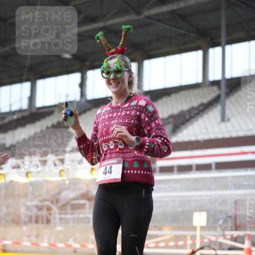 07.12.2025 - St. Pauli X-Mass-Run No. 15 Patografie http://msf.ph/oto/9368295 07.12.2025 11:09:09 Ziel 44, 51, 495, 496, 558, 619, 1110, 1136, 1138, 1140, 1205, 1211, 1260, 1574 meine-sportfotos.de