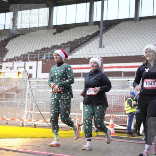 07.12.2025 - St. Pauli X-Mass-Run No. 15 Patografie http://msf.ph/oto/9368299 07.12.2025 11:09:19 Ziel 44, 51, 266, 558, 971, 1084, 1110, 1260, 1463, 1477, 1641, 1851, 3151 meine-sportfotos.de