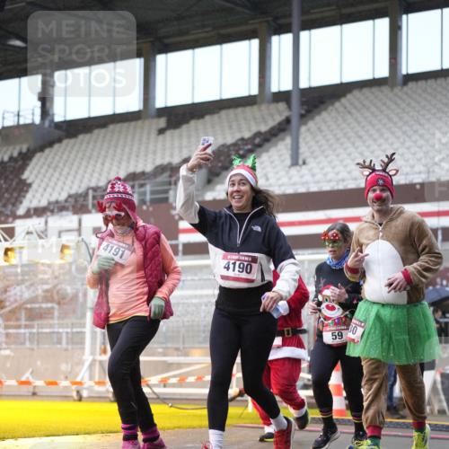 07.12.2025 - St. Pauli X-Mass-Run No. 15 Patografie http://msf.ph/oto/9368313 07.12.2025 11:09:27 Ziel 59, 66, 266, 330, 971, 1084, 1463, 1477, 1579, 1582, 1641, 1851, 1870, 1945, 1974, 2042, 3151, 4190, 4191 meine-sportfotos.de