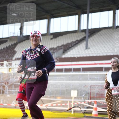07.12.2025 - St. Pauli X-Mass-Run No. 15 Patografie http://msf.ph/oto/9368323 07.12.2025 11:09:46 Ziel 696, 720, 737, 755, 814, 863, 1157, 1163, 1579, 1582 meine-sportfotos.de
