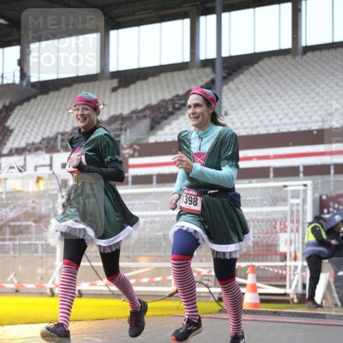 07.12.2025 - St. Pauli X-Mass-Run No. 15 Patografie http://msf.ph/oto/9368350 07.12.2025 11:10:20 Ziel 42, 53, 980, 1298, 1299, 1398, 1694, 1697, 1739, 1740, 2371 meine-sportfotos.de