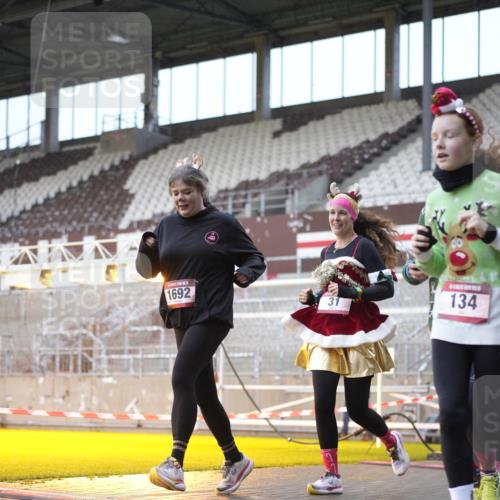 07.12.2025 - St. Pauli X-Mass-Run No. 15 Patografie http://msf.ph/oto/9368356 07.12.2025 11:10:26 Ziel 29, 30, 31, 42, 49, 53, 122, 134, 745, 980, 1064, 1066, 1298, 1299, 1398, 1692, 1694, 1697, 1739, 1740, 2371, 3124, 3136 meine-sportfotos.de