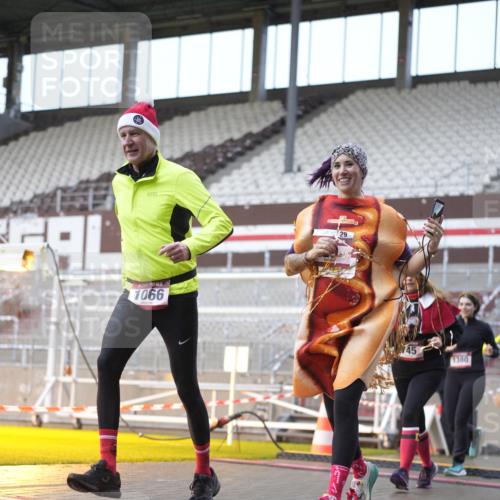 07.12.2025 - St. Pauli X-Mass-Run No. 15 Patografie http://msf.ph/oto/9368365 07.12.2025 11:10:31 Ziel 29, 30, 31, 49, 53, 122, 134, 745, 1064, 1066, 1298, 1380, 1398, 1626, 1692, 1694, 1697, 1739, 1740, 3124, 3136 meine-sportfotos.de